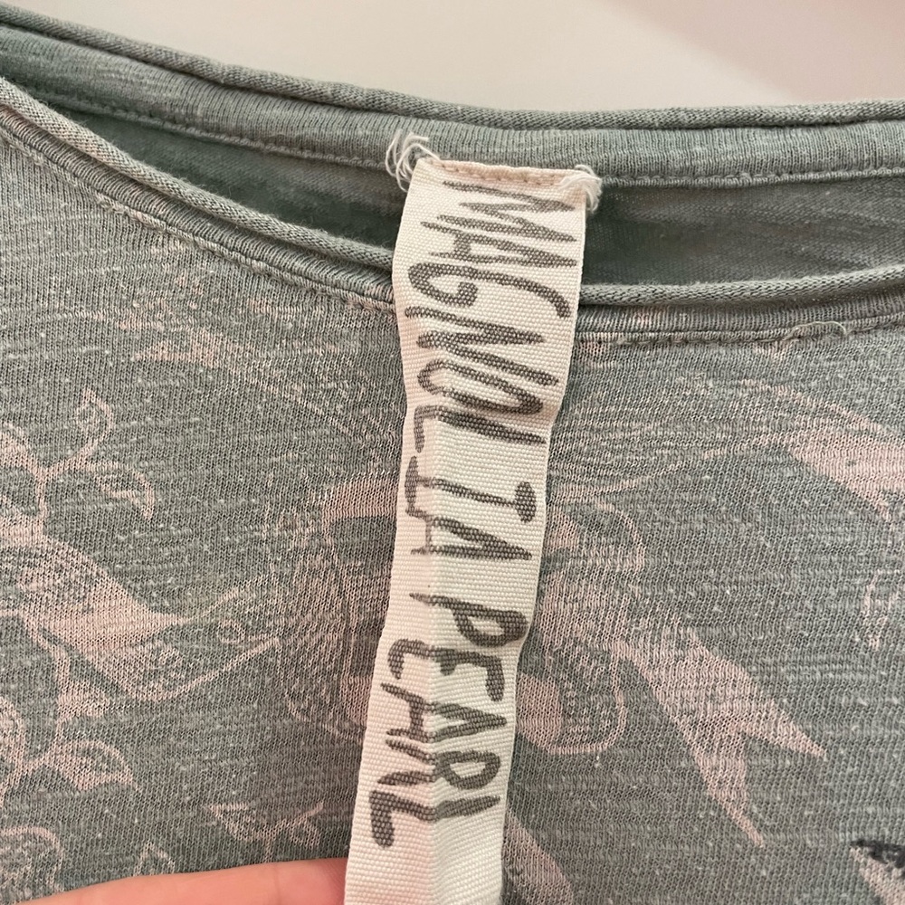 Magnolia Pearl Cat Graphic Tee - Soft Green - Picture 7 of 7